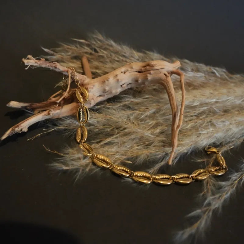 Leati Cowries Bracelet - African-Inspired Cowrie Shell Bracelet by Doore Dasi - Dooredasi