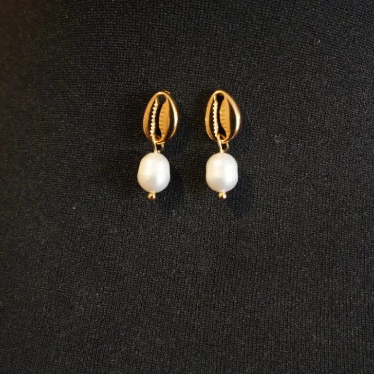 Cowry Pearl Earrings - Elegant African-Inspired Jewelry by Doore Dasi - Dooredasi